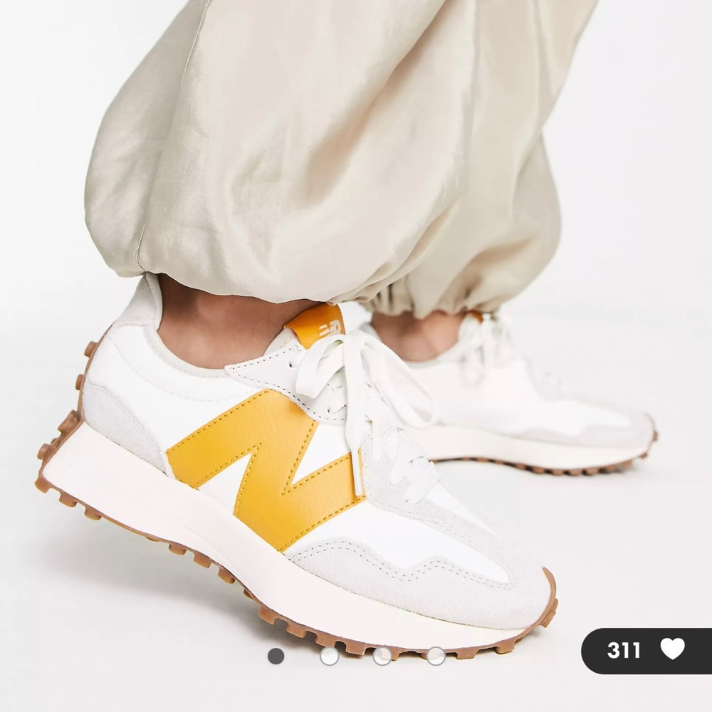 Women’s New Balance 327 sneakers in off white with yellow detail